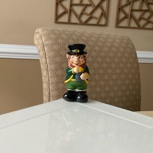 St. Patty’s Day Leprechaun Platter Decoration - With Pot of Gold 🍀